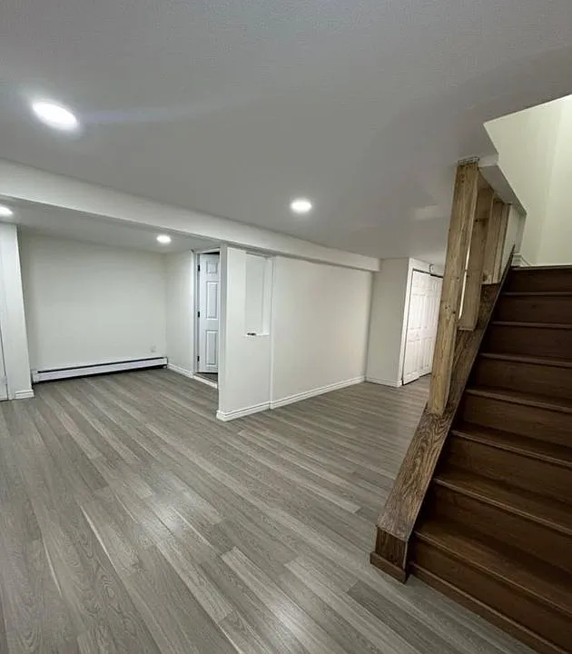 62 Moffitt Blvd