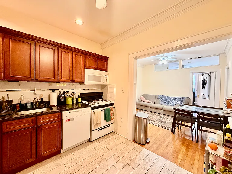 21 Park Vale Ave #11 — Photo 3