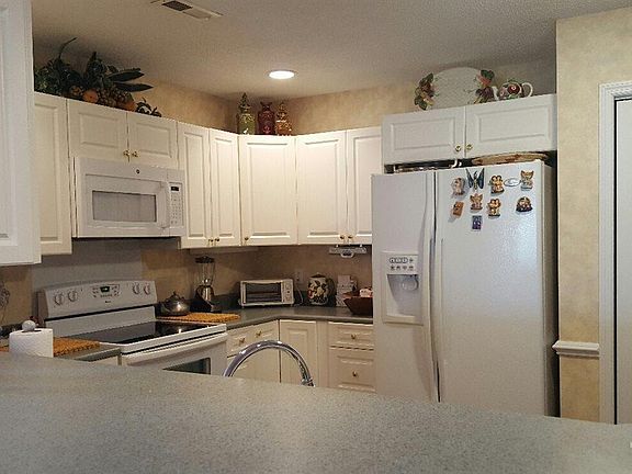 3rd image of 115 Chadbury Dr