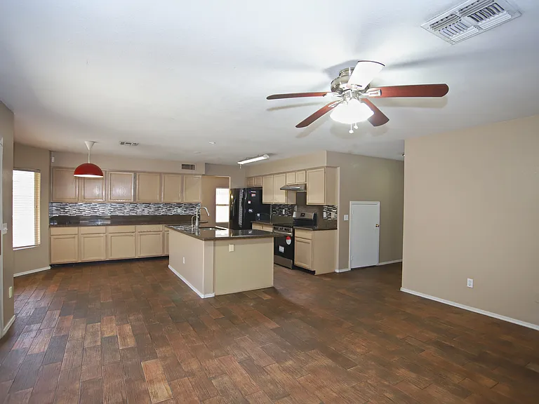 842 N Naples Dr — Photo 15
