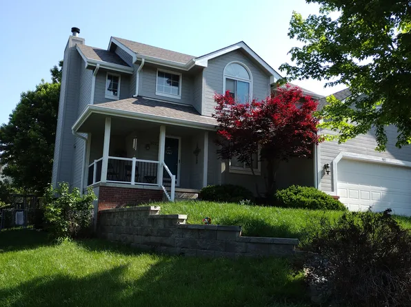 902 Wynnwood Ln, Papillion, NE 68046