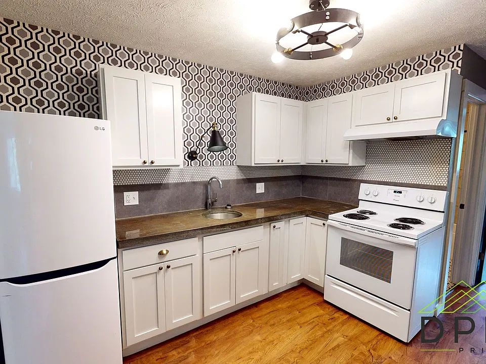 326 E Hillsdale