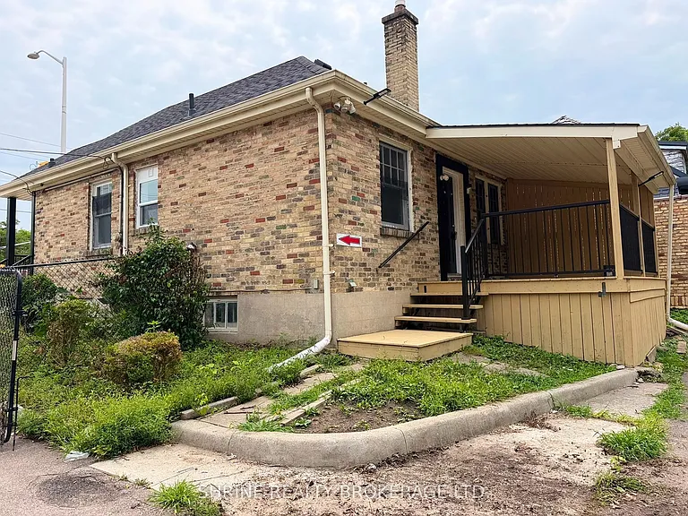 367 Springbank Dr — Photo 3