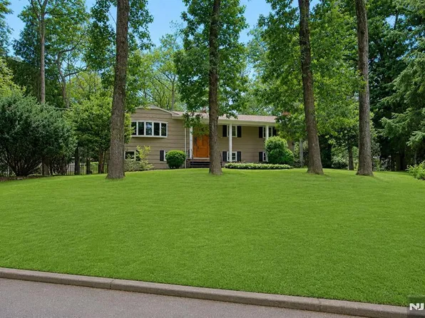 26 Birch Rd, Mahwah, NJ 07430