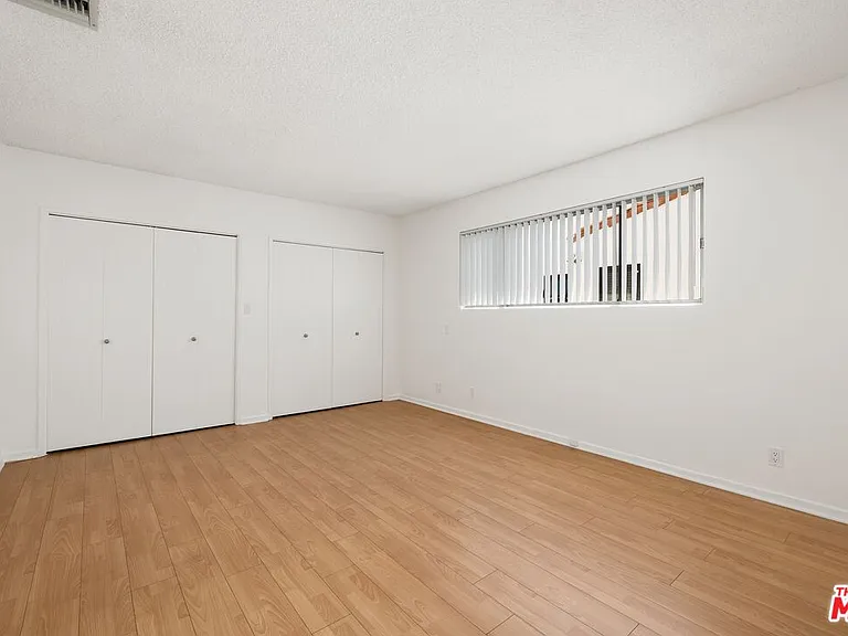 256 S La Peer Dr — Photo 11