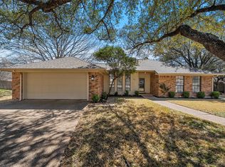 209 Hidden Meadow Dr, Hewitt, TX 76643