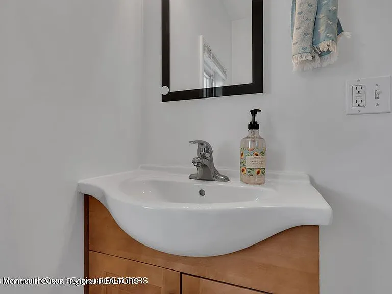 1708 Lake Dr — Photo 34