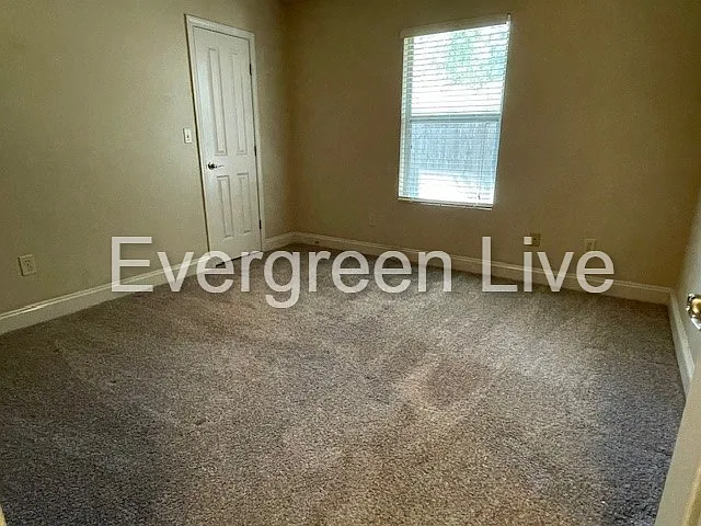 105 Barrow Ct — Photo 5