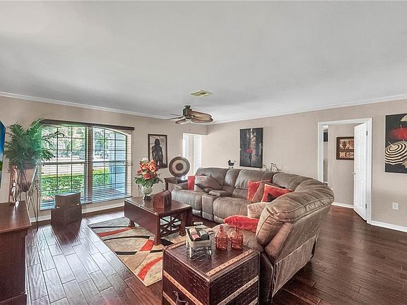 3rd image of 27613 Lois Dr