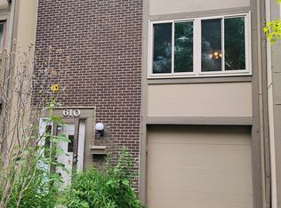 610 E Woodfield Trl, Roselle, IL 60172