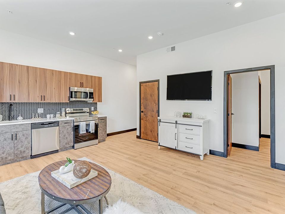 1st image of 3315 Melon St #B