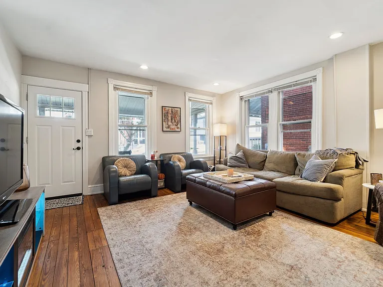 222 N New St — Photo 4
