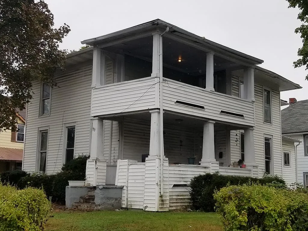 333 E Center St photo 1