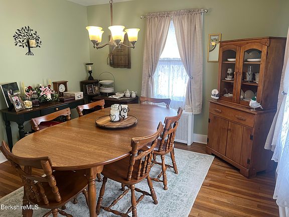 4th image of 10 Huron St