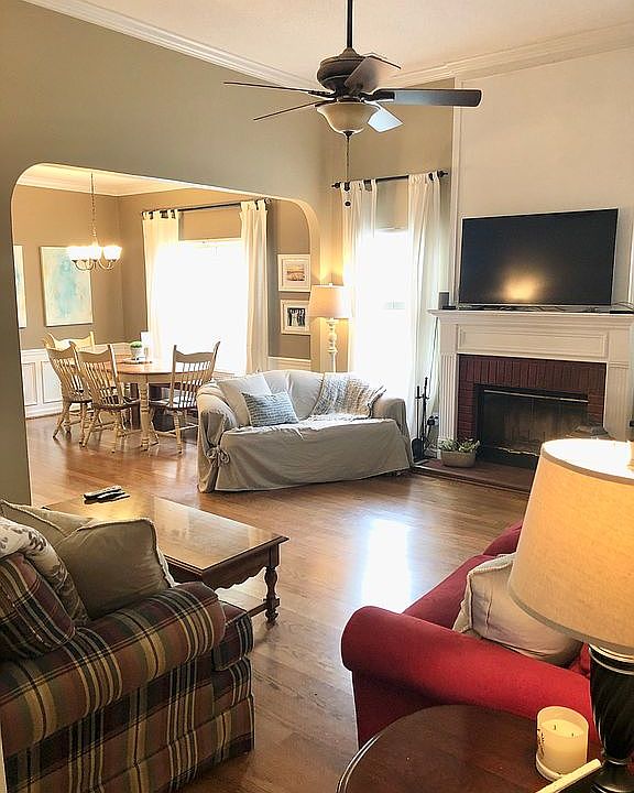 Living Room/Dining Room