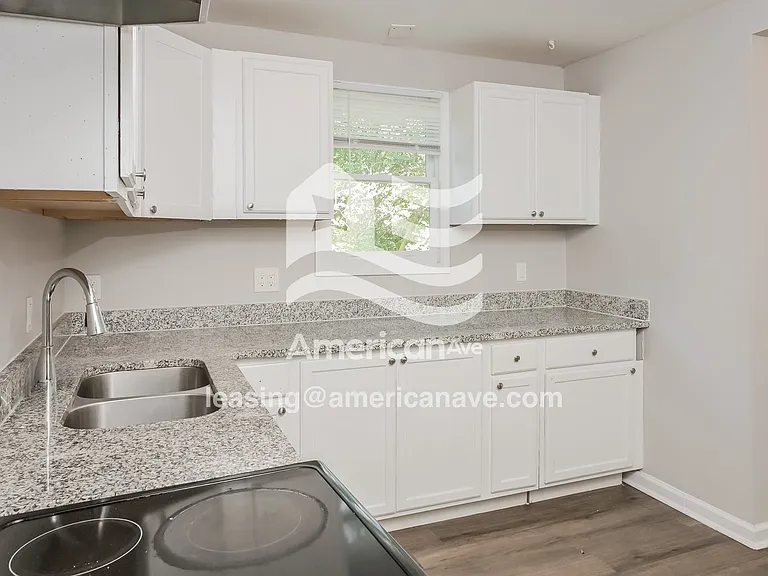 1167907_005_kitchen_5.jpg
