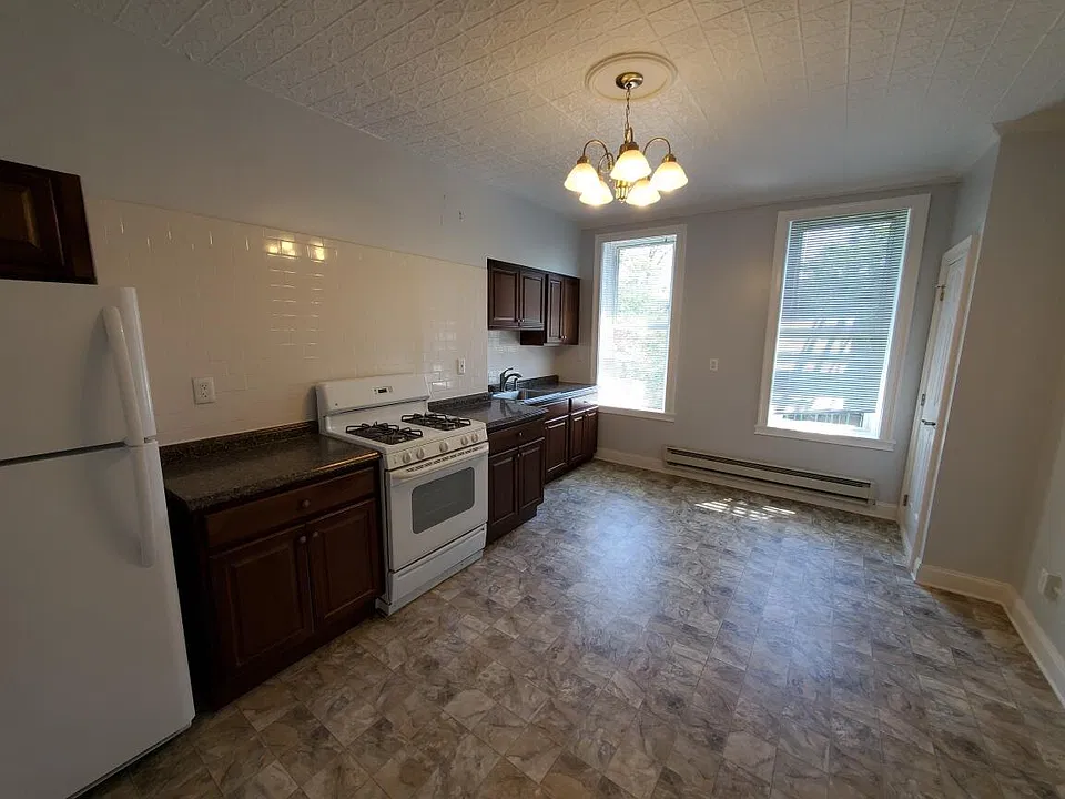 933 Park Ave #4L