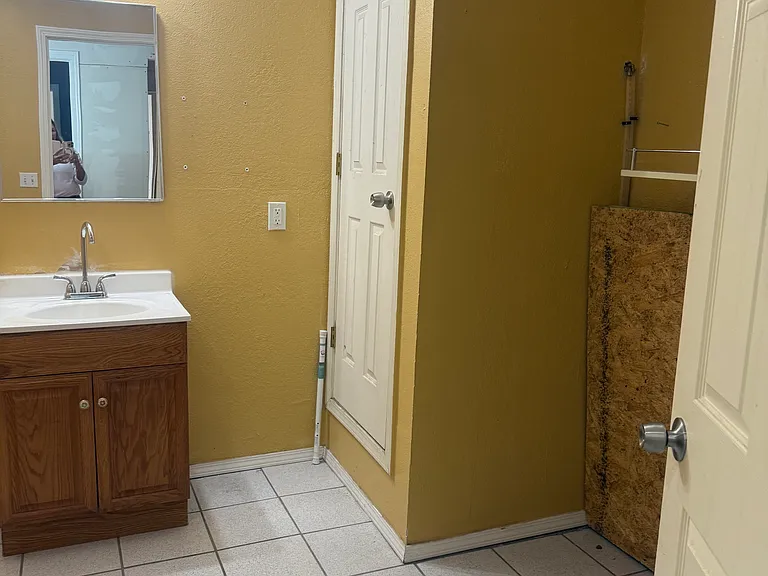 1804 N Mirror St #B — Photo 7