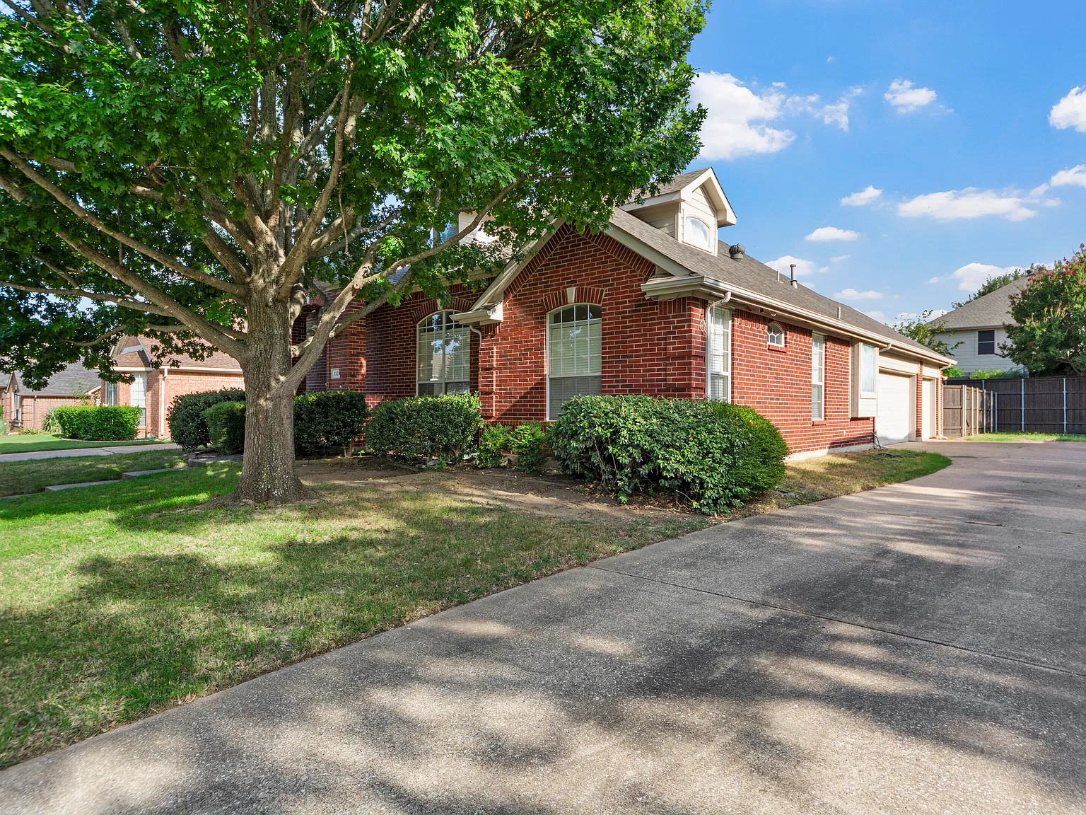 4 bed, 3021 sqft, $2,900 — Photo 2