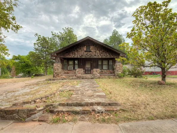 619 S 6th St, Chickasha, OK 73018