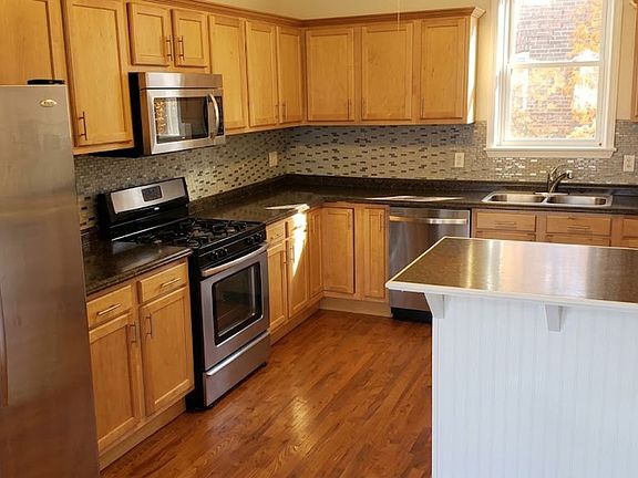 2nd image of 1006 Sarah St