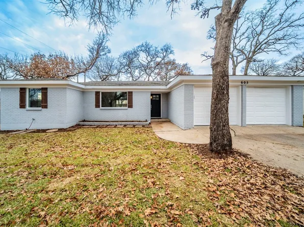 605 Woodcrest Dr, Hurst, TX 76053