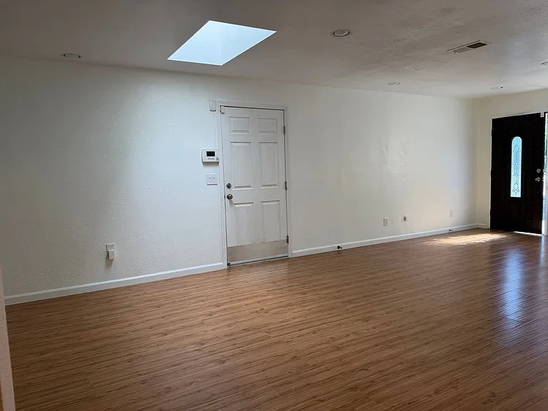 3829 Delaware Ave — Photo 8