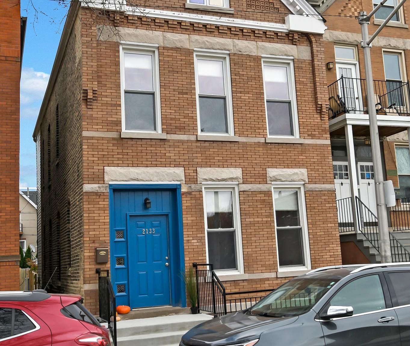 2133 N Oakley Ave #2, Chicago, IL 60647 | Zillow