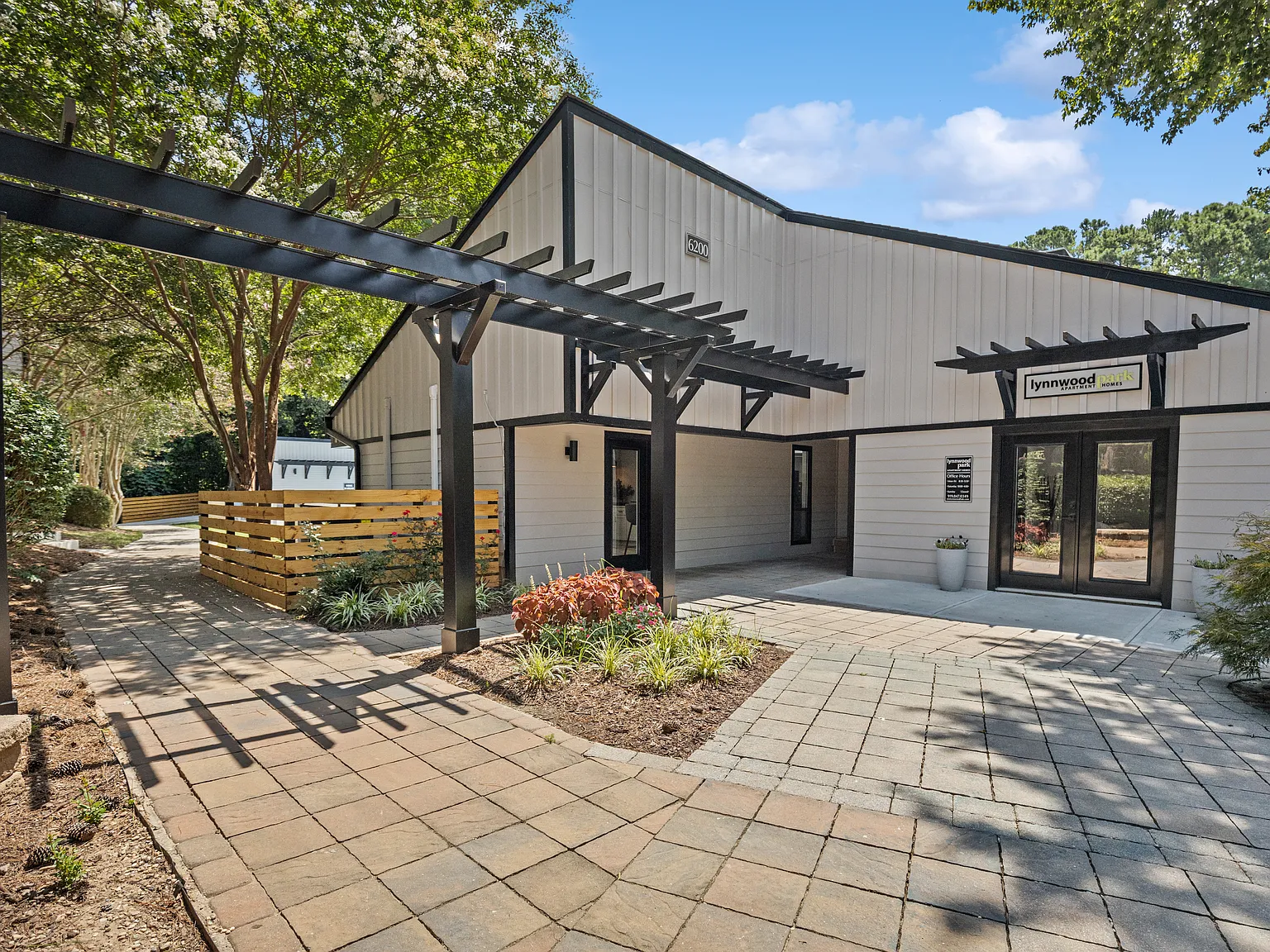 Lynnwood Park — Photo 1