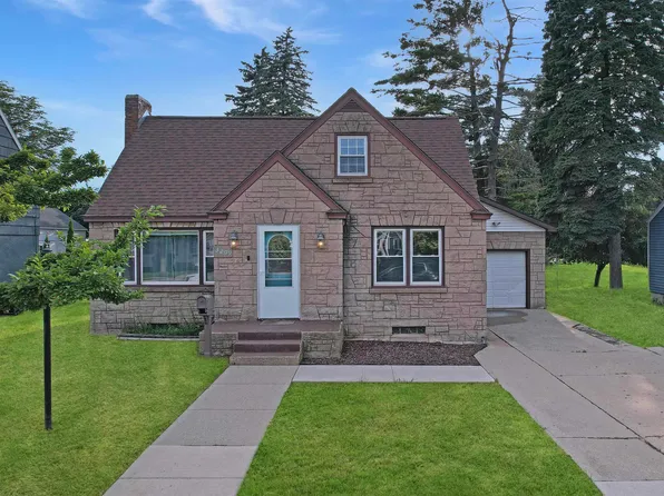 3209 13th St, Menominee, MI 49858