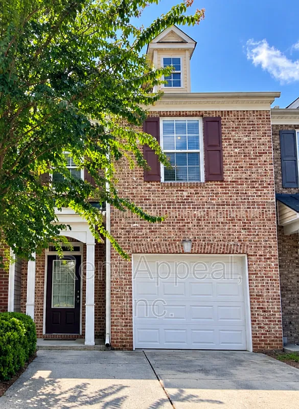 3 bed, 2.5 bath, 1696 sqft, $2,095 — Photo 1