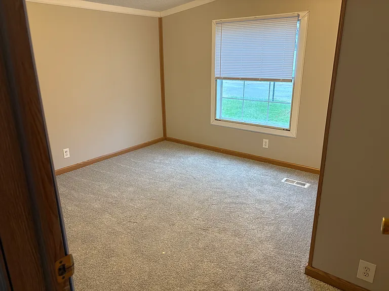 8422 Quill Dr — Photo 9