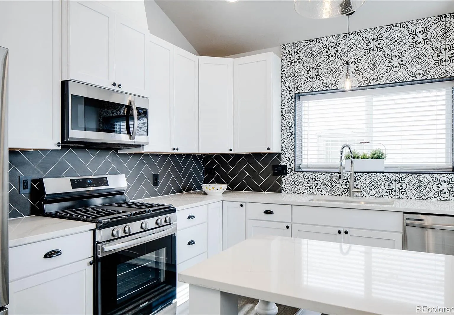 4 bed, 3.0 bath, 2075 sqft, $4,950 — Photo 3