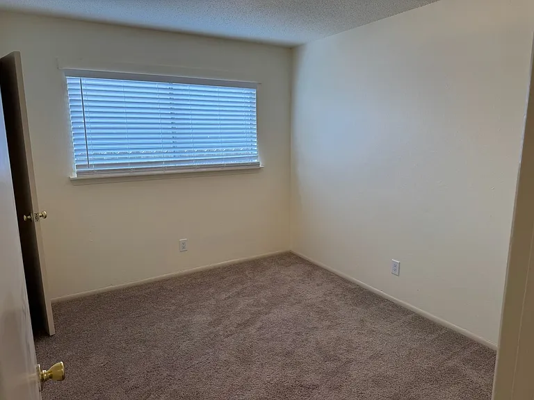 870 Pearl Dr — Photo 5