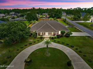 1608 Shelby Ln, Ocean Springs, MS 39564