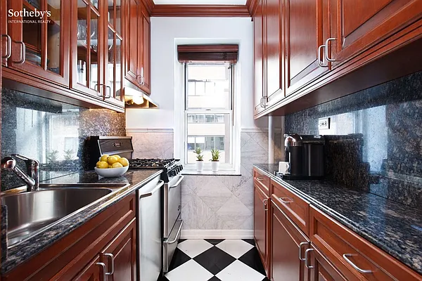 Sold by Sotheby's International Realty | media 14