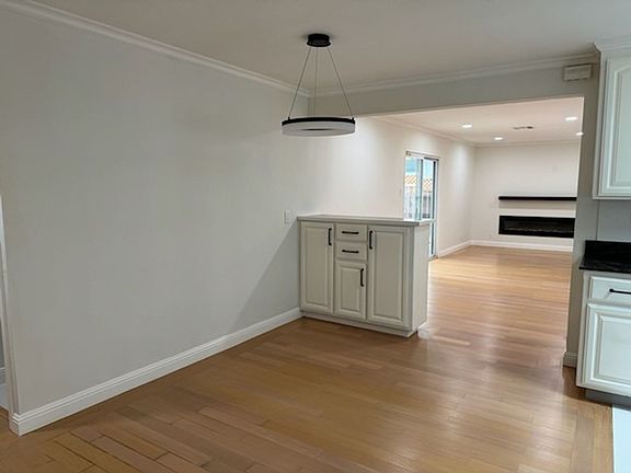 4th image of 1121 Miller Ave