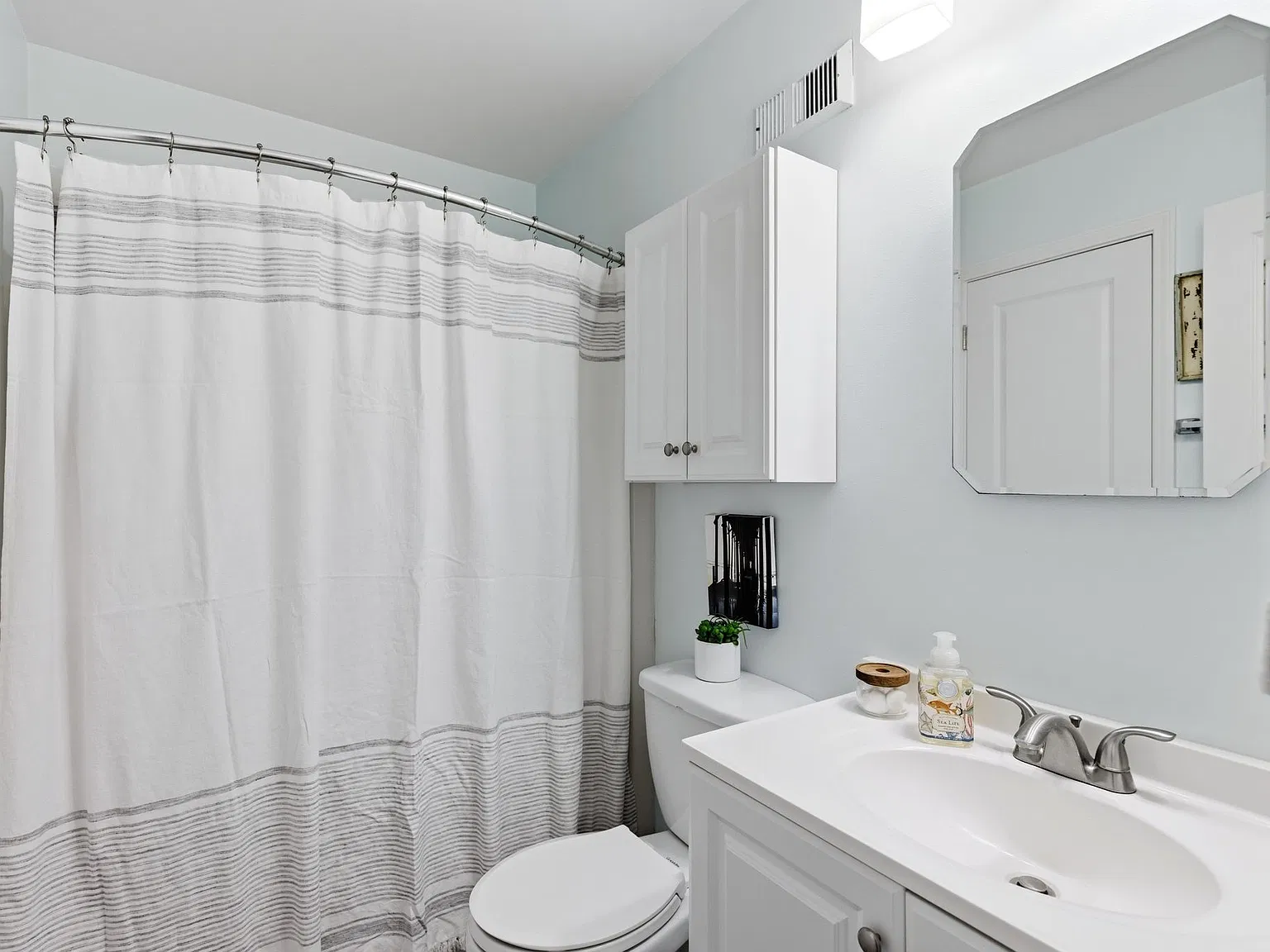1 bed, 605 sqft, $1,700 — Photo 4