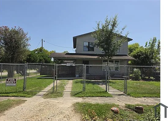 4 bed, 1300 sqft, $1,500 — Photo 2