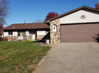127 Jerry Liefert Dr, Monticello, MN 55362