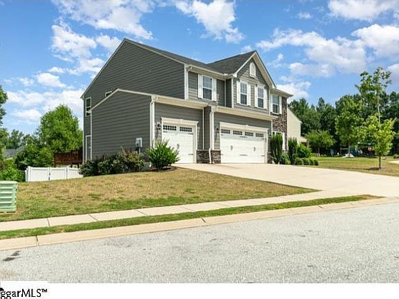 3rd image of 4 Fawn Hill Dr