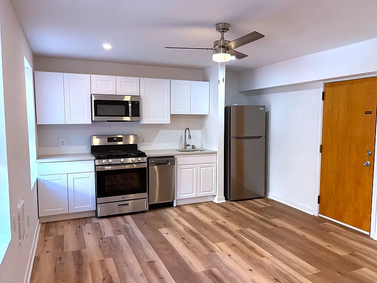 Sherwood Court Apartments — Photo 15