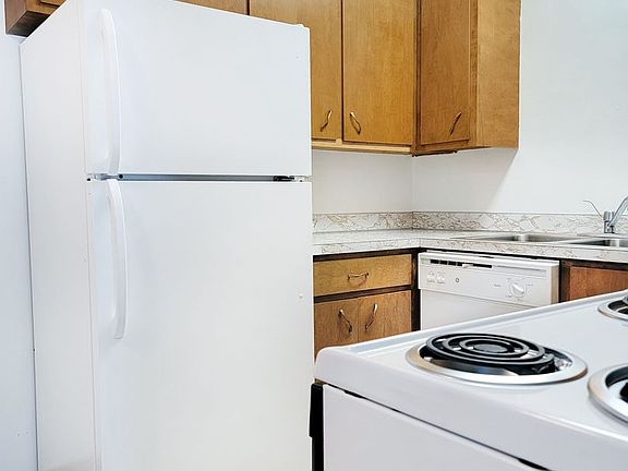 3rd image of 550 18th St SW #5