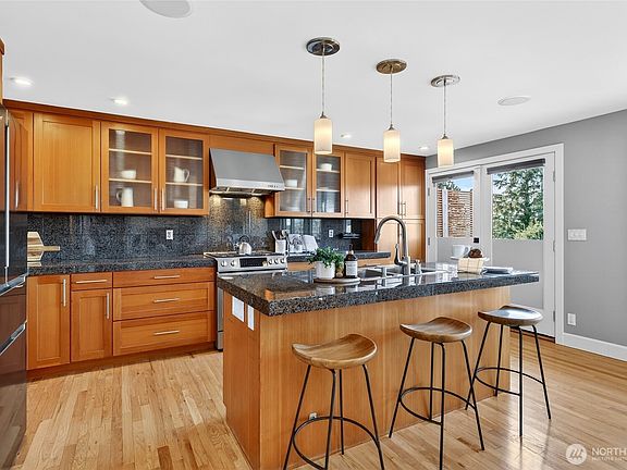 5th image of 5022 46th Avenue SW