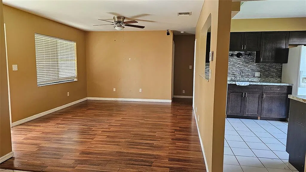 2 bed, 1.0 bath, 916 sqft, $1,350 — Photo 3