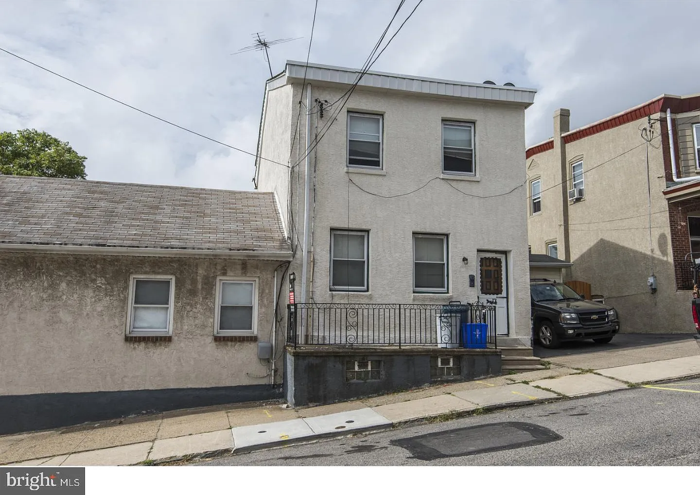 3 bed, 1.5 bath, 1152 sqft, $2,000 — Photo 2