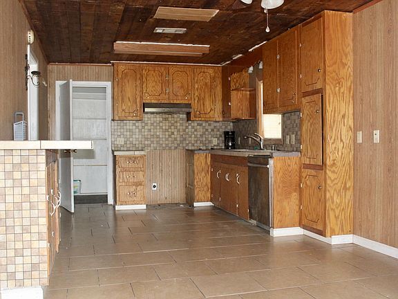 4th image of 561 Dogwood Ln