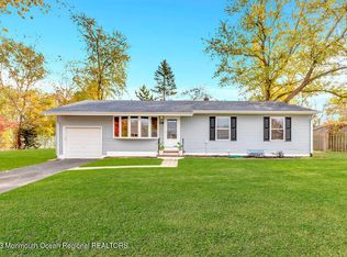 28 Maplecrest Dr, Neptune, NJ 07753