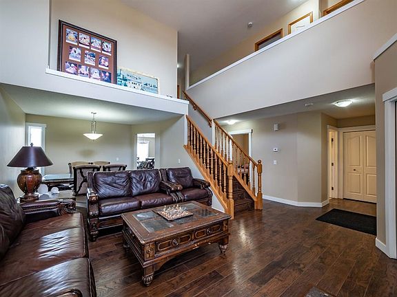 3rd image of 22 E Saddleland Cres NE