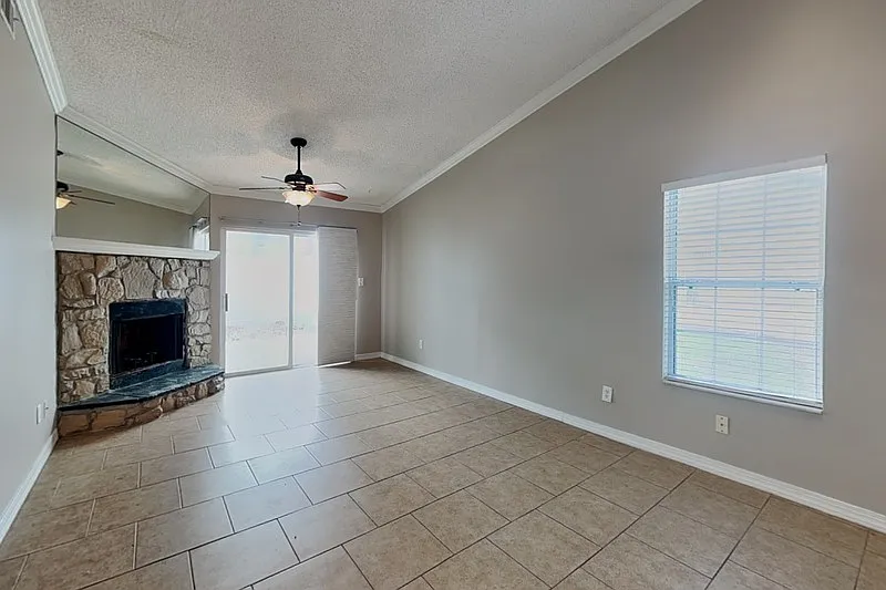 2 bed, 2.0 bath, 921 sqft, $1,695 — Photo 4